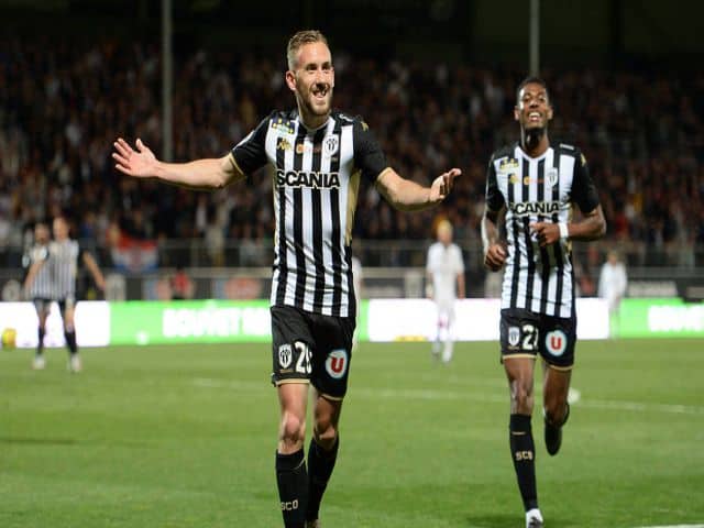 Soi kèo nhà cái trận Angers vs Lorient, 06/12/2020