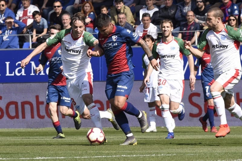 Soi kèo nhà cái trận Huesca vs Alaves, 13/12/2020