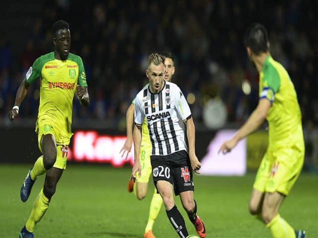 Soi kèo nhà cái trận Nantes vs Angers, 20/12/2020